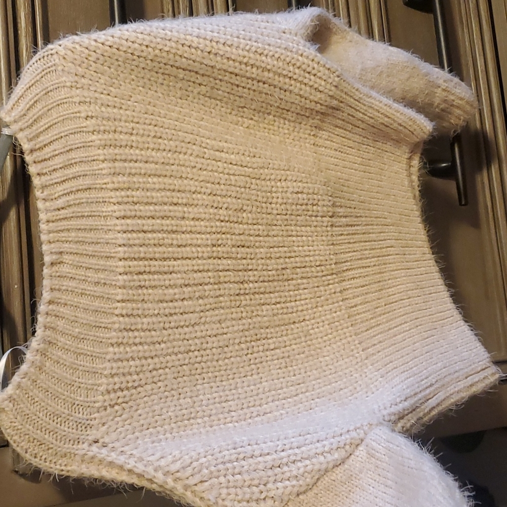 Lulu's Off The Shoulder Square - image 7